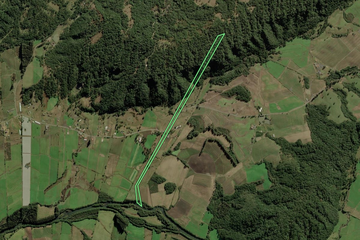 Imagem de satélite do imóvel rural em Urubici (SC), com o contorno declarado no CAR desenhado por cima.
