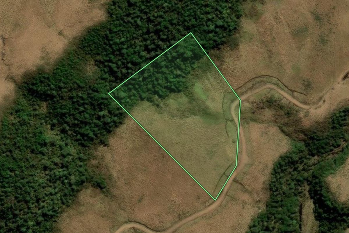 Imagem de satélite do imóvel rural em Urubici (SC), com o contorno declarado no CAR desenhado por cima.