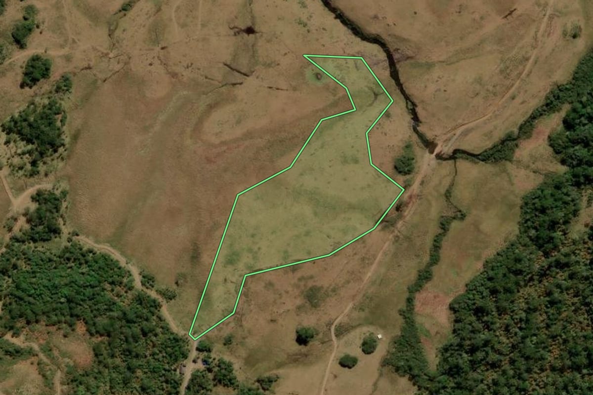 Imagem de satélite do imóvel rural em Urubici (SC), com o contorno declarado no CAR desenhado por cima.