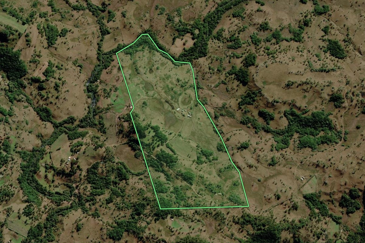 Imagem de satélite do imóvel rural em Urupema (SC), com o contorno declarado no CAR desenhado por cima.