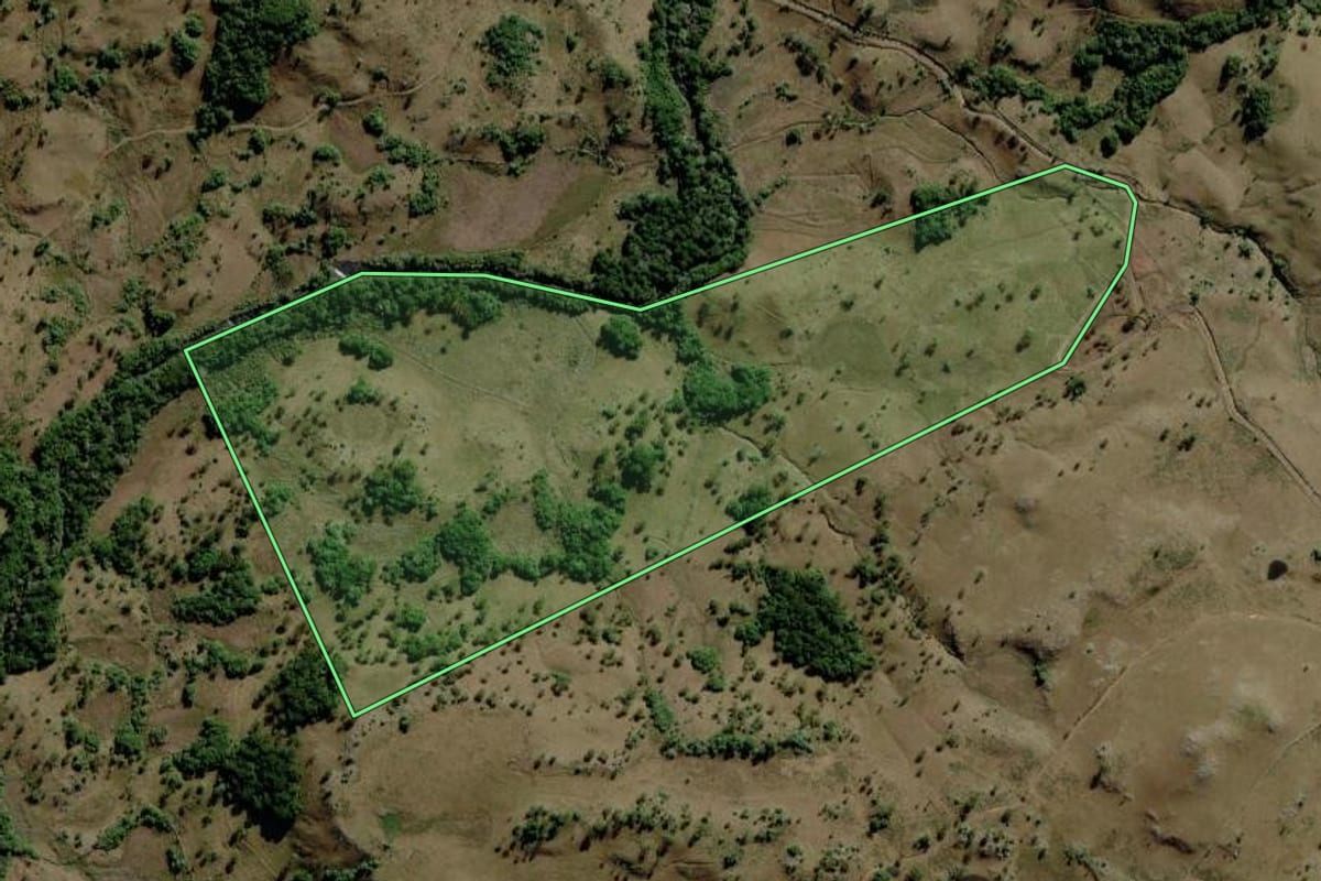 Imagem de satélite do imóvel rural em Urupema (SC), com o contorno declarado no CAR desenhado por cima.