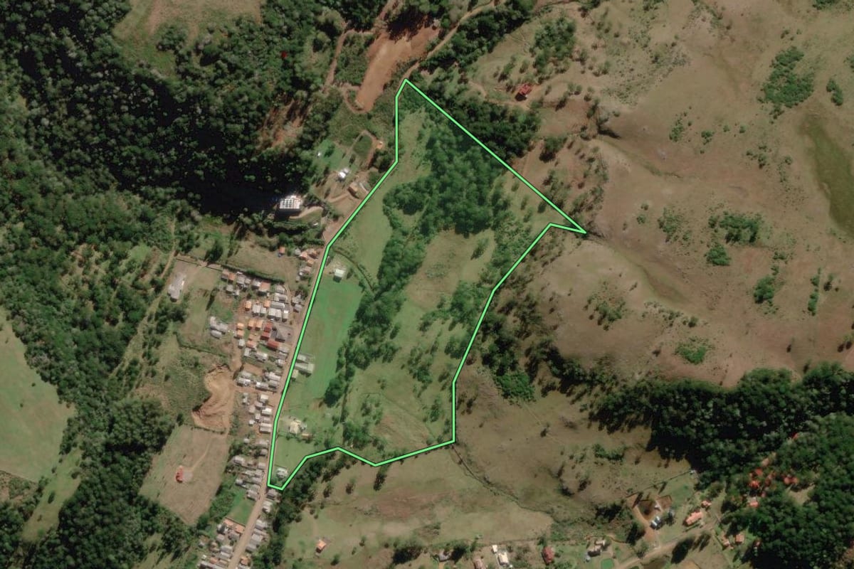 Imagem de satélite do imóvel rural em Urupema (SC), com o contorno declarado no CAR desenhado por cima.