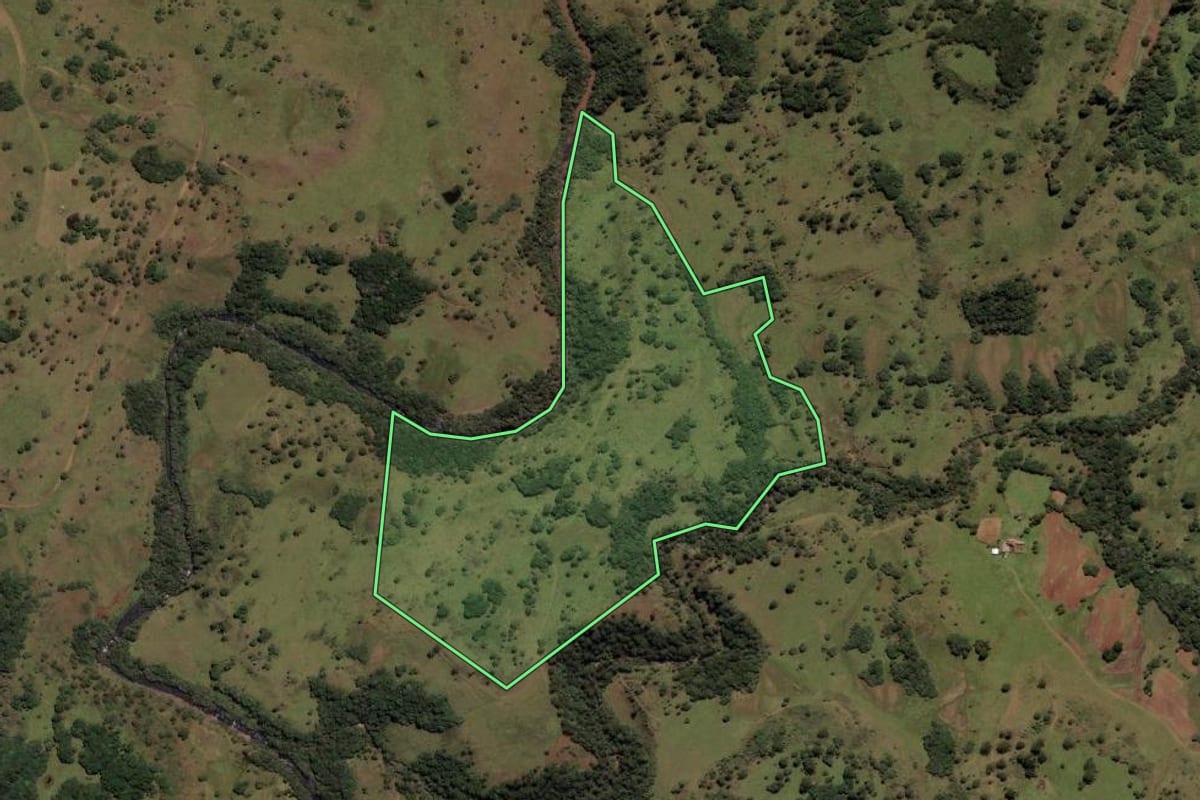 Imagem de satélite do imóvel rural em Urupema (SC), com o contorno declarado no CAR desenhado por cima.