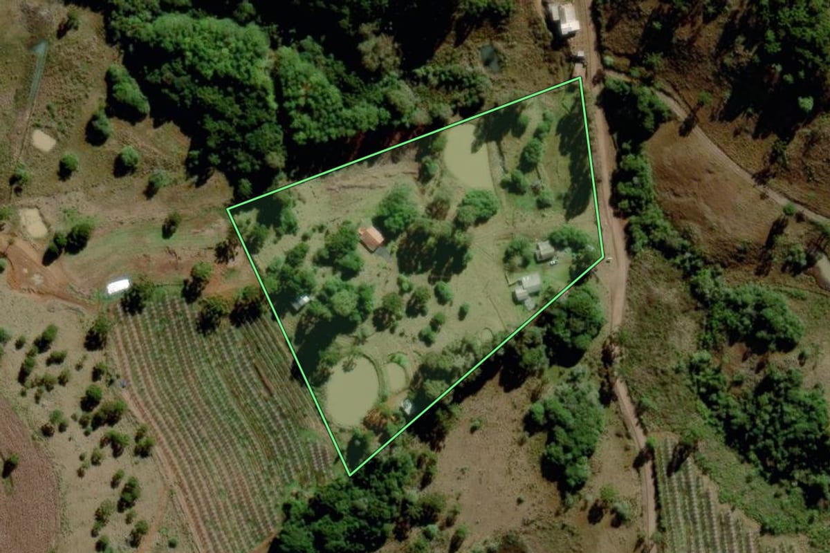 Imagem de satélite do imóvel rural em Urupema (SC), com o contorno declarado no CAR desenhado por cima.