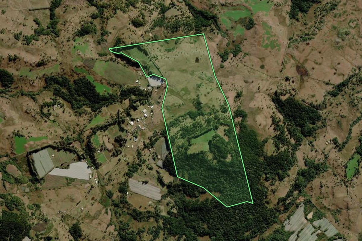 Imagem de satélite do imóvel rural em Urupema (SC), com o contorno declarado no CAR desenhado por cima.