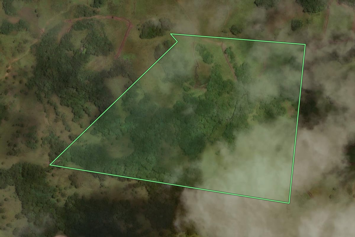 Imagem de satélite do imóvel rural em Urupema (SC), com o contorno declarado no CAR desenhado por cima.