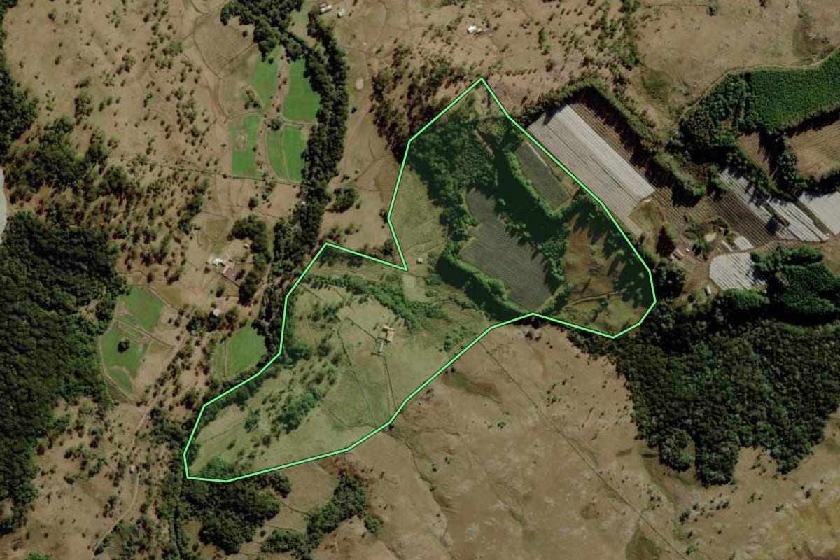 Imagem de satélite do imóvel rural em Urupema (SC), com o contorno declarado no CAR desenhado por cima.