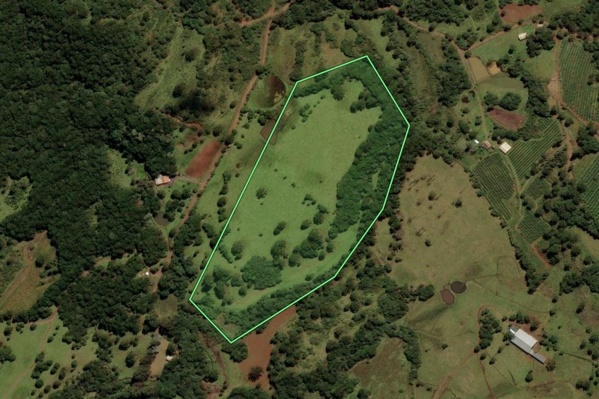 Imagem de satélite do imóvel rural em Urupema (SC), com o contorno declarado no CAR desenhado por cima.