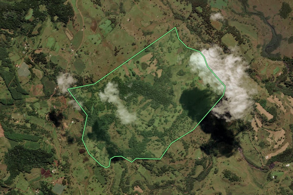 Imagem de satélite do imóvel rural em Urupema (SC), com o contorno declarado no CAR desenhado por cima.