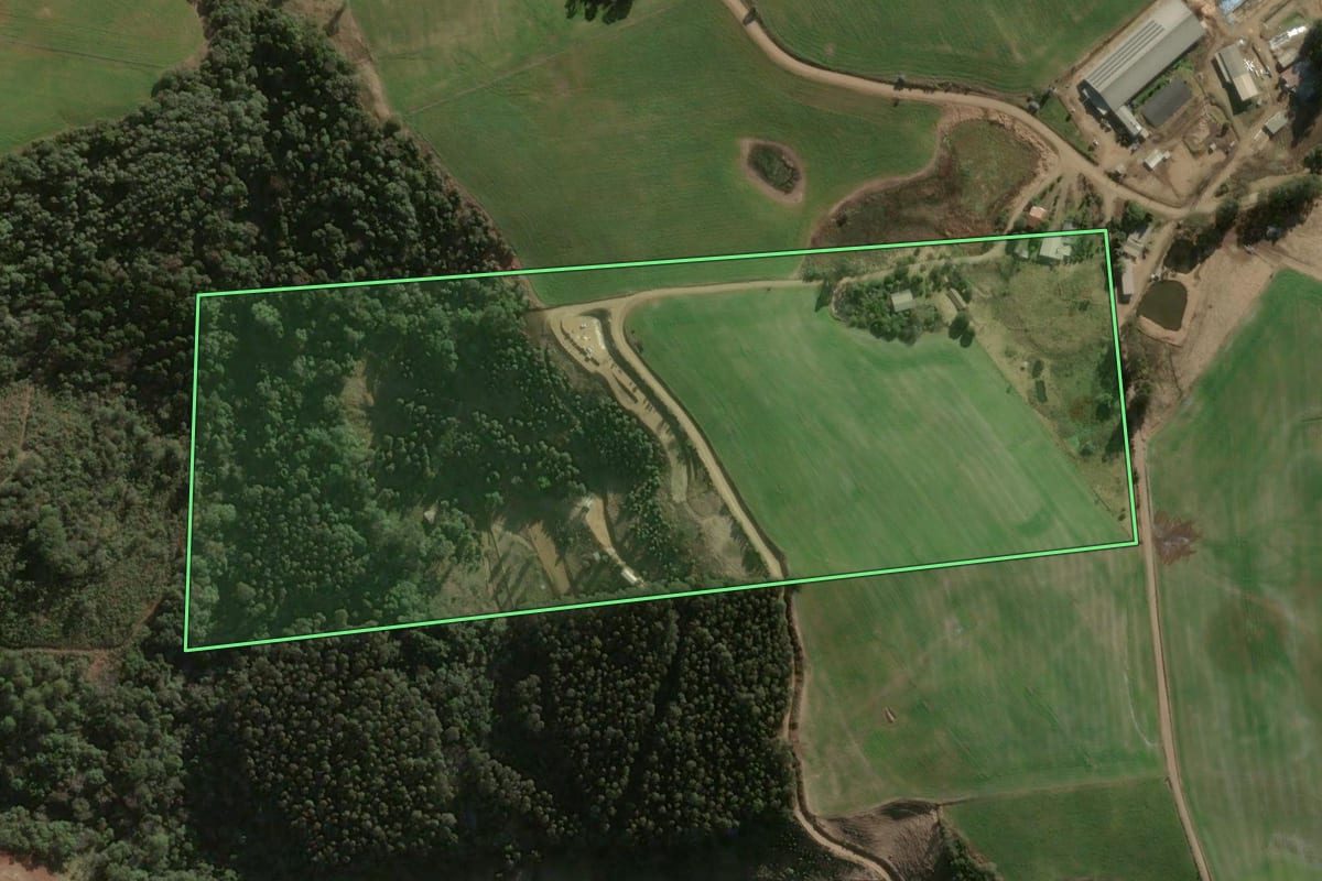 Imagem de satélite do imóvel rural em Vargeão (SC), com o contorno declarado no CAR desenhado por cima.