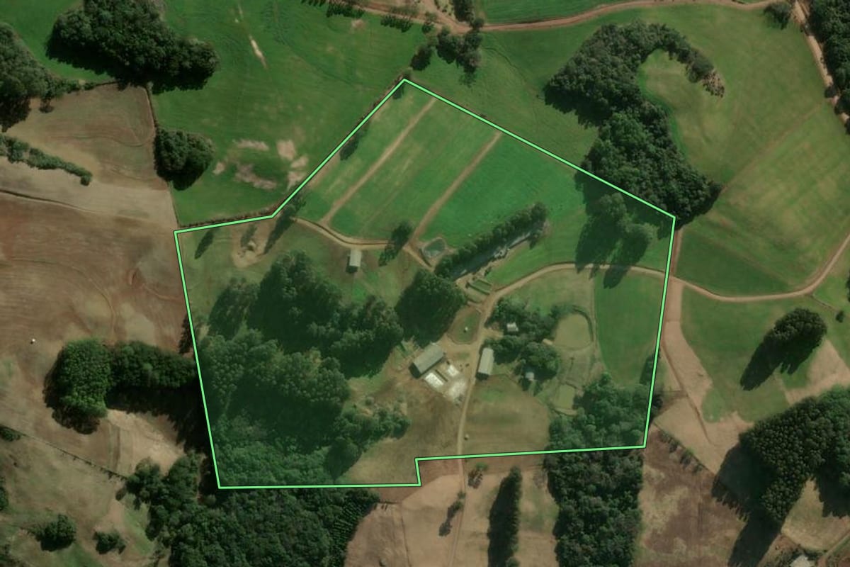 Imagem de satélite do imóvel rural em Vargeão (SC), com o contorno declarado no CAR desenhado por cima.