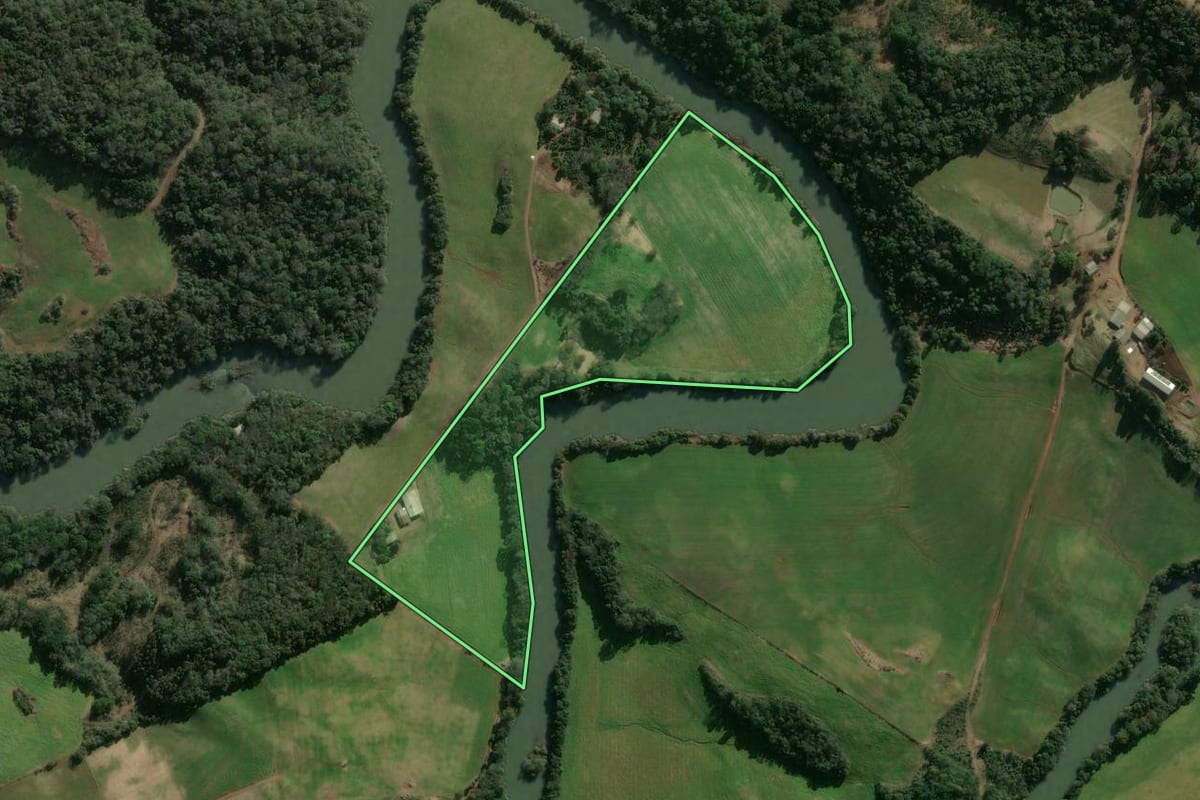 Imagem de satélite do imóvel rural em Vargeão (SC), com o contorno declarado no CAR desenhado por cima.