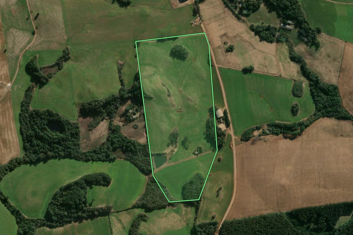Imagem de satélite do imóvel rural em Vargeão (SC), com o contorno declarado no CAR desenhado por cima.