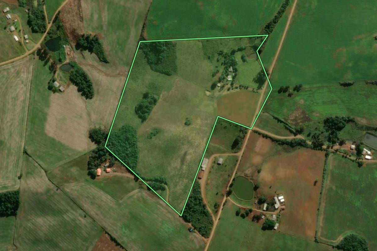 Imagem de satélite do imóvel rural em Vargeão (SC), com o contorno declarado no CAR desenhado por cima.