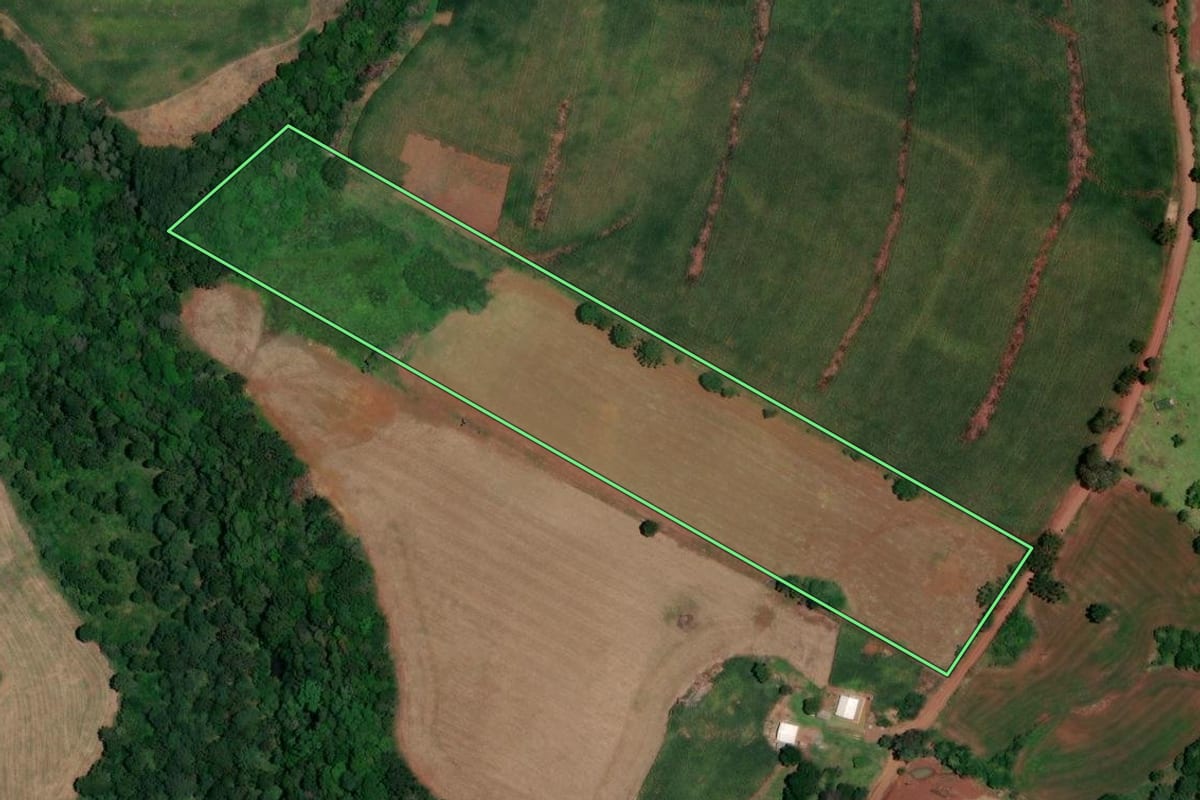 Imagem de satélite do imóvel rural em Vargem (SC), com o contorno declarado no CAR desenhado por cima.