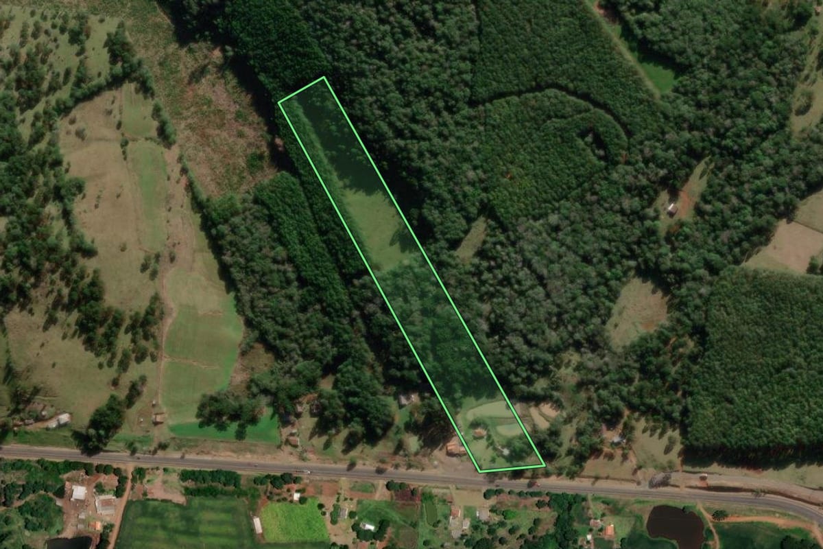 Imagem de satélite do imóvel rural em Vargem (SC), com o contorno declarado no CAR desenhado por cima.