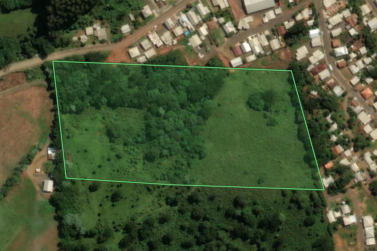 Imagem de satélite do imóvel rural em Vargem Bonita (SC), com o contorno declarado no CAR desenhado por cima.
