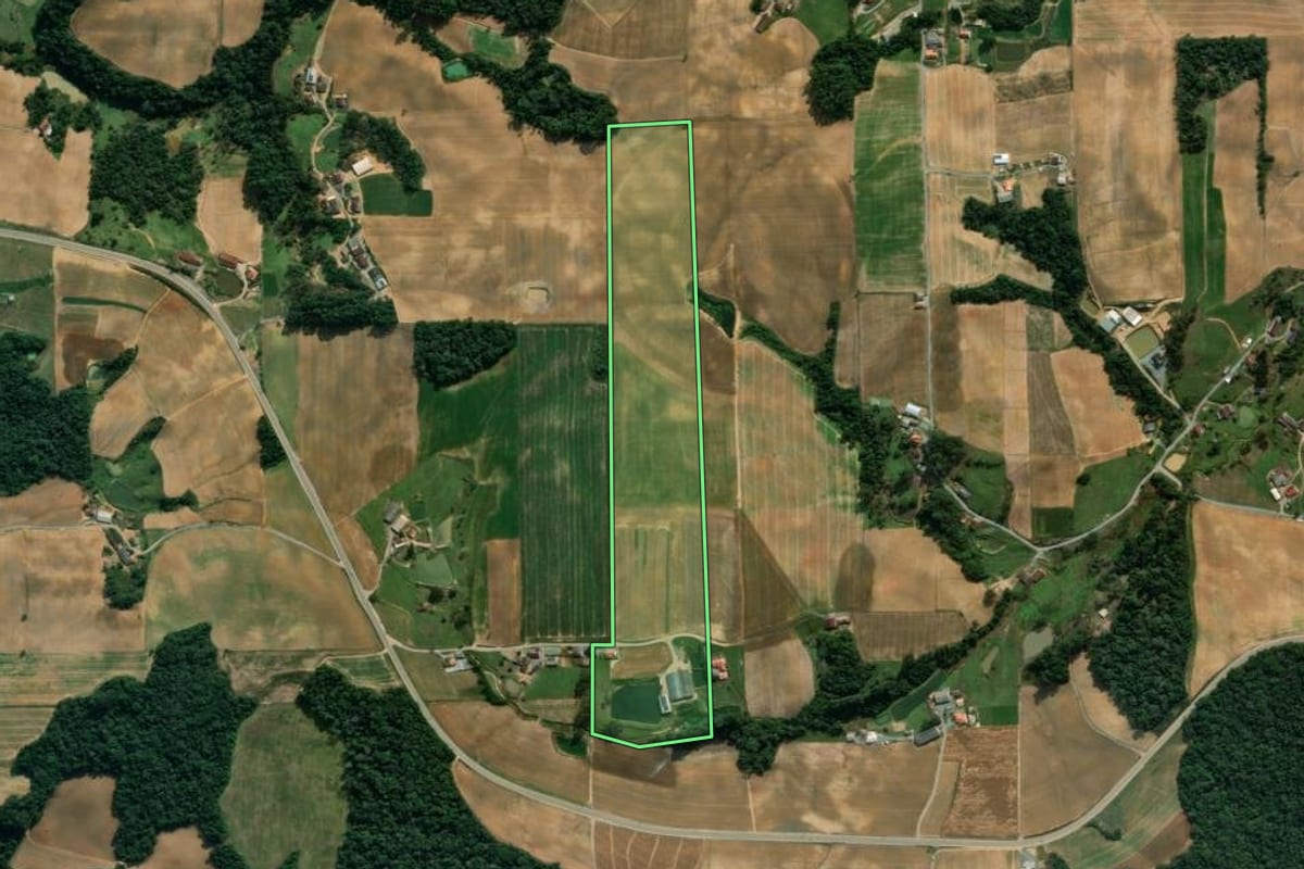 Imagem de satélite do imóvel rural em Vidal Ramos (SC), com o contorno declarado no CAR desenhado por cima.