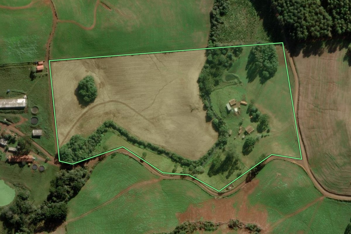 Imagem de satélite do imóvel rural em Videira (SC), com o contorno declarado no CAR desenhado por cima.