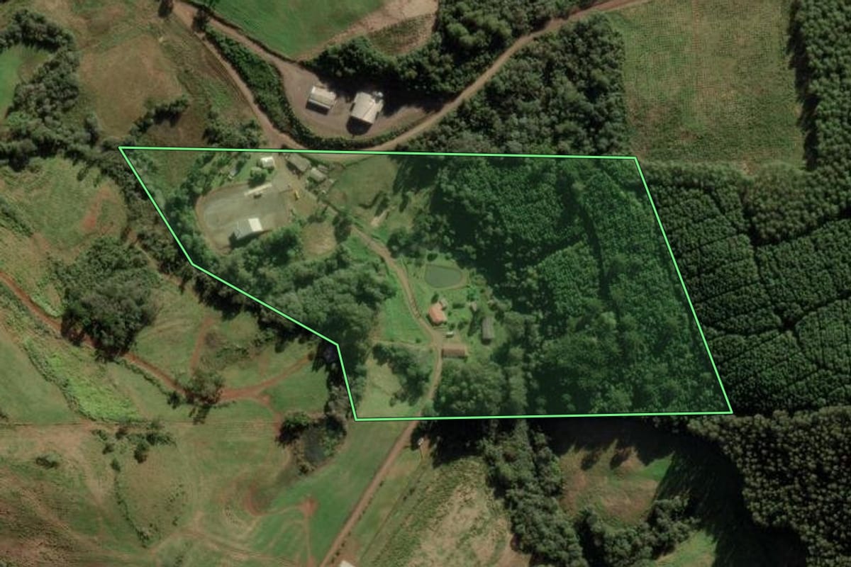 Imagem de satélite do imóvel rural em Videira (SC), com o contorno declarado no CAR desenhado por cima.