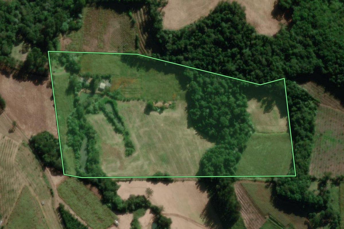 Imagem de satélite do imóvel rural em Videira (SC), com o contorno declarado no CAR desenhado por cima.