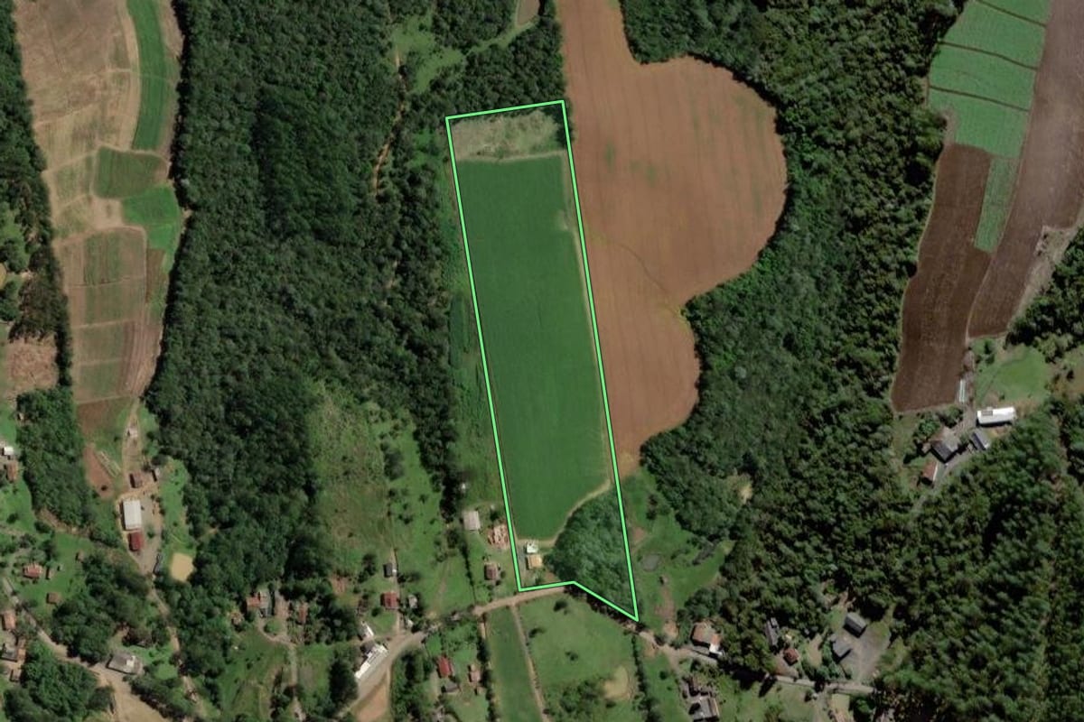 Imagem de satélite do imóvel rural em Vitor Meireles (SC), com o contorno declarado no CAR desenhado por cima.