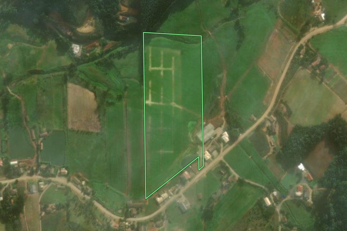 Imagem de satélite do imóvel rural em Vitor Meireles (SC), com o contorno declarado no CAR desenhado por cima.