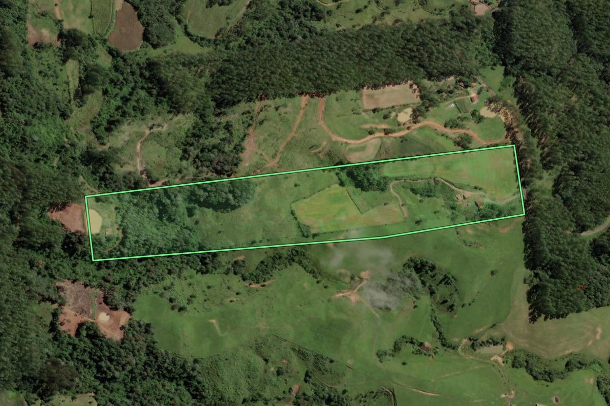 Imagem de satélite do imóvel rural em Witmarsum (SC), com o contorno declarado no CAR desenhado por cima.