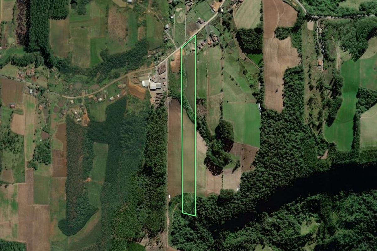 Imagem de satélite do imóvel rural em Witmarsum (SC), com o contorno declarado no CAR desenhado por cima.