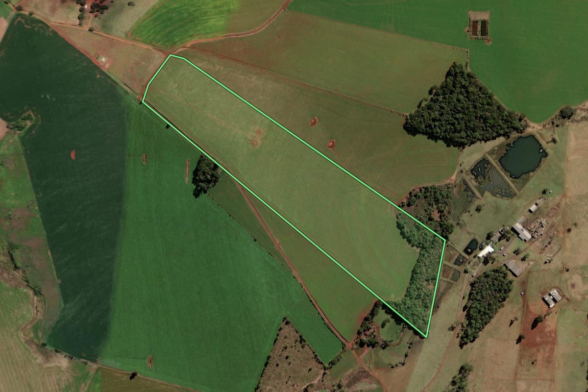 Imagem de satélite do imóvel rural em Xanxerê (SC), com o contorno declarado no CAR desenhado por cima.