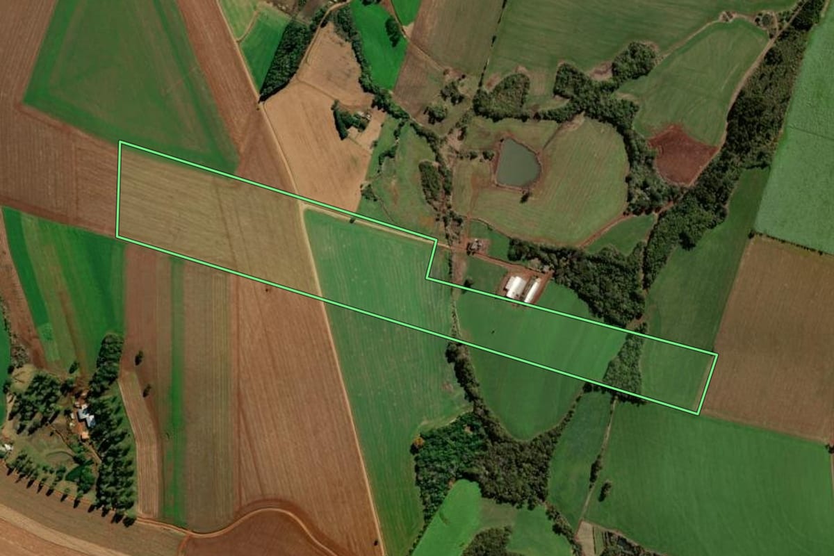 Imagem de satélite do imóvel rural em Xanxerê (SC), com o contorno declarado no CAR desenhado por cima.