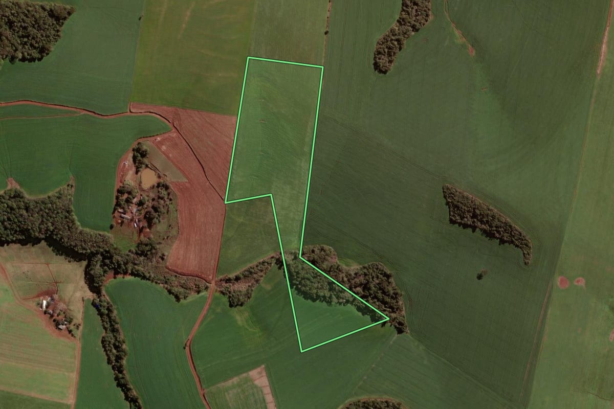 Imagem de satélite do imóvel rural em Xanxerê (SC), com o contorno declarado no CAR desenhado por cima.