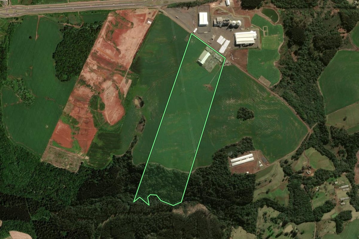 Imagem de satélite do imóvel rural em Xanxerê (SC), com o contorno declarado no CAR desenhado por cima.