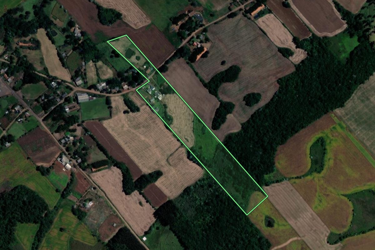 Imagem de satélite do imóvel rural em Xanxerê (SC), com o contorno declarado no CAR desenhado por cima.