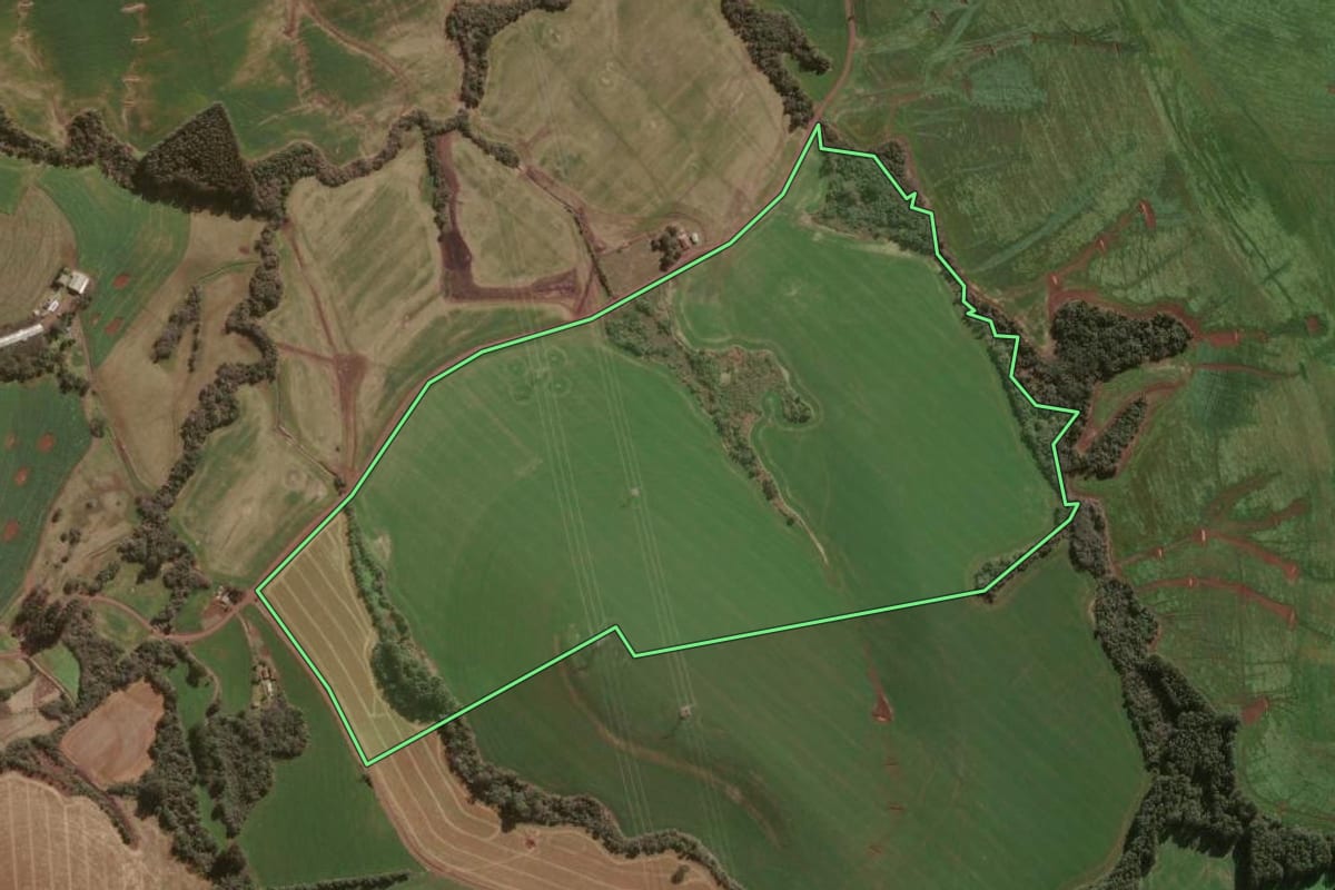 Imagem de satélite do imóvel rural em Xanxerê (SC), com o contorno declarado no CAR desenhado por cima.