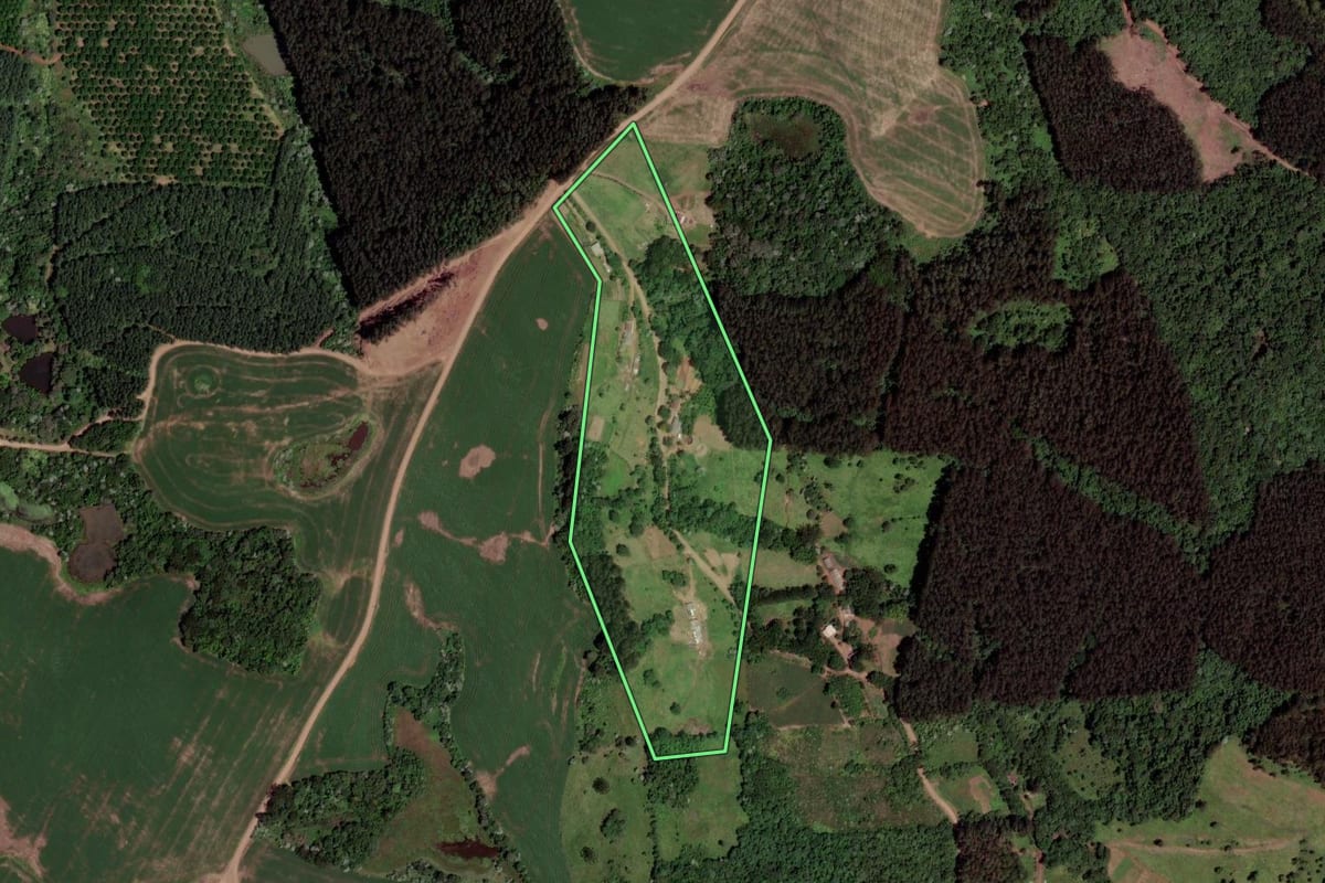 Imagem de satélite do imóvel rural em Xanxerê (SC), com o contorno declarado no CAR desenhado por cima.