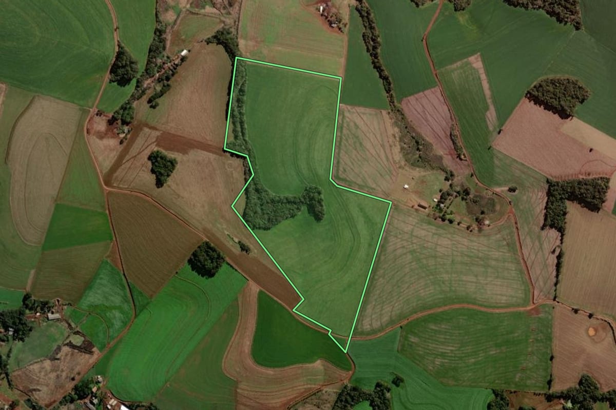 Imagem de satélite do imóvel rural em Xanxerê (SC), com o contorno declarado no CAR desenhado por cima.