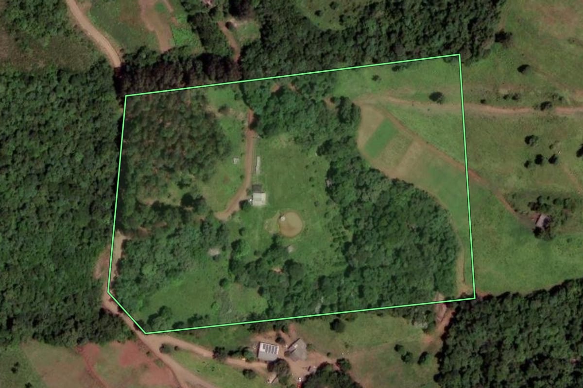 Imagem de satélite do imóvel rural em Xanxerê (SC), com o contorno declarado no CAR desenhado por cima.