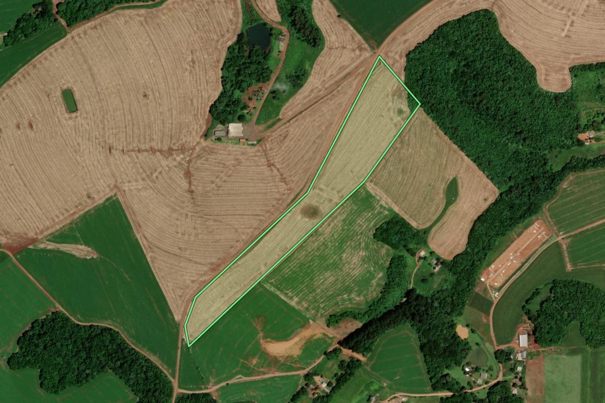 Imagem de satélite do imóvel rural em Xanxerê (SC), com o contorno declarado no CAR desenhado por cima.
