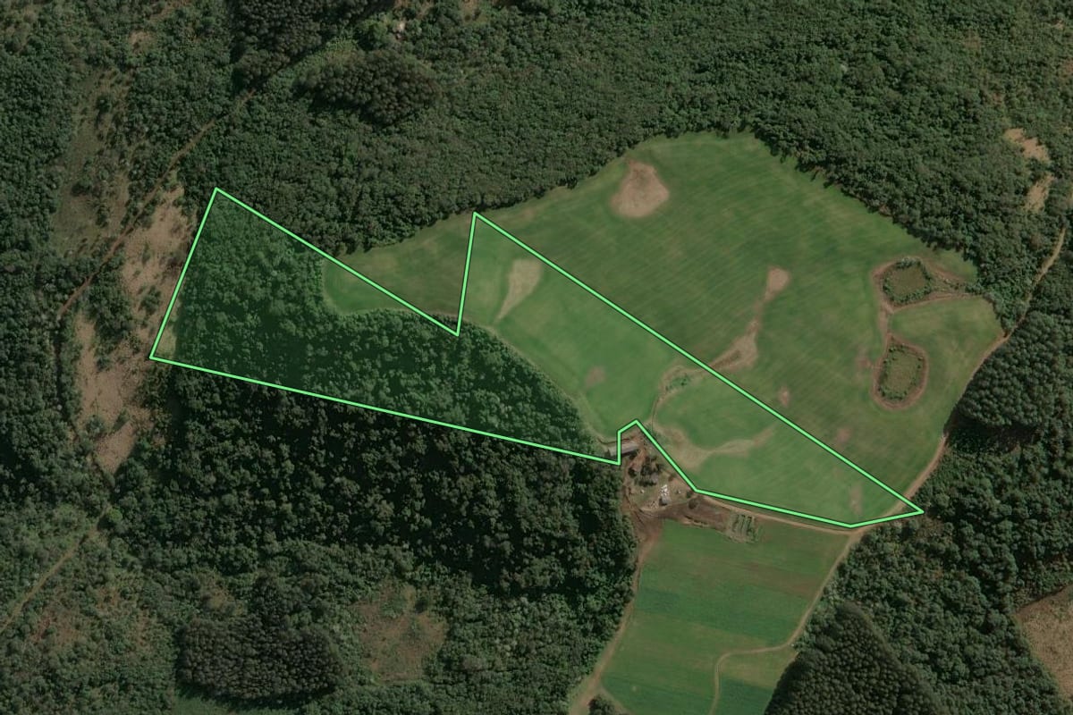 Imagem de satélite do imóvel rural em Xanxerê (SC), com o contorno declarado no CAR desenhado por cima.
