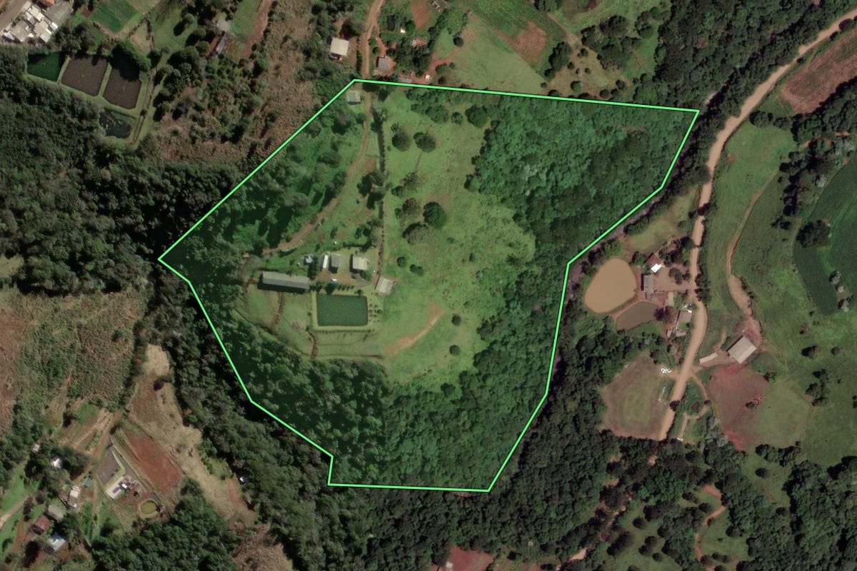 Imagem de satélite do imóvel rural em Xanxerê (SC), com o contorno declarado no CAR desenhado por cima.
