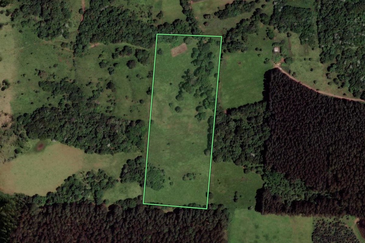 Imagem de satélite do imóvel rural em Xanxerê (SC), com o contorno declarado no CAR desenhado por cima.