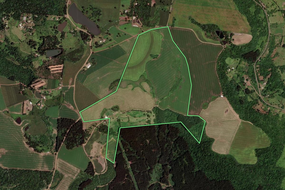 Imagem de satélite do imóvel rural em Xanxerê (SC), com o contorno declarado no CAR desenhado por cima.