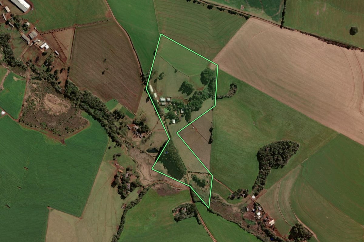 Imagem de satélite do imóvel rural em Xanxerê (SC), com o contorno declarado no CAR desenhado por cima.