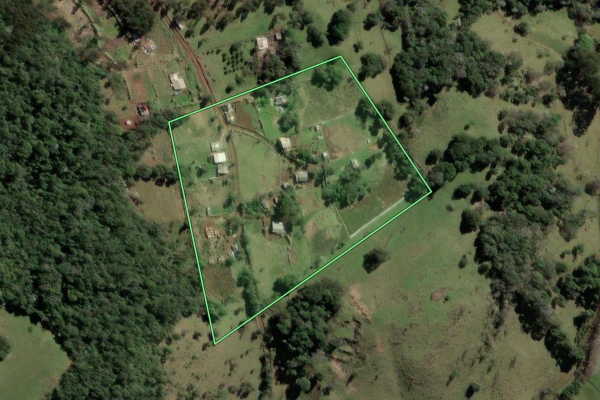 Imagem de satélite do imóvel rural em Xanxerê (SC), com o contorno declarado no CAR desenhado por cima.