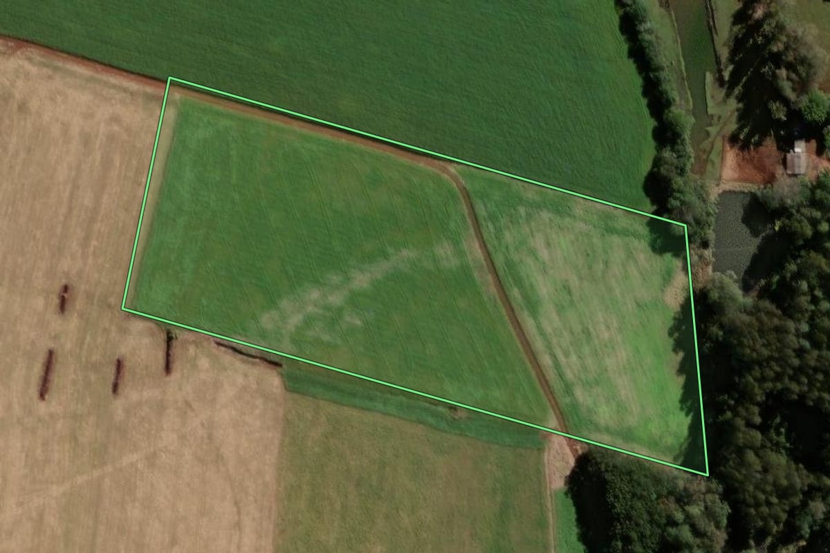 Imagem de satélite do imóvel rural em Xanxerê (SC), com o contorno declarado no CAR desenhado por cima.