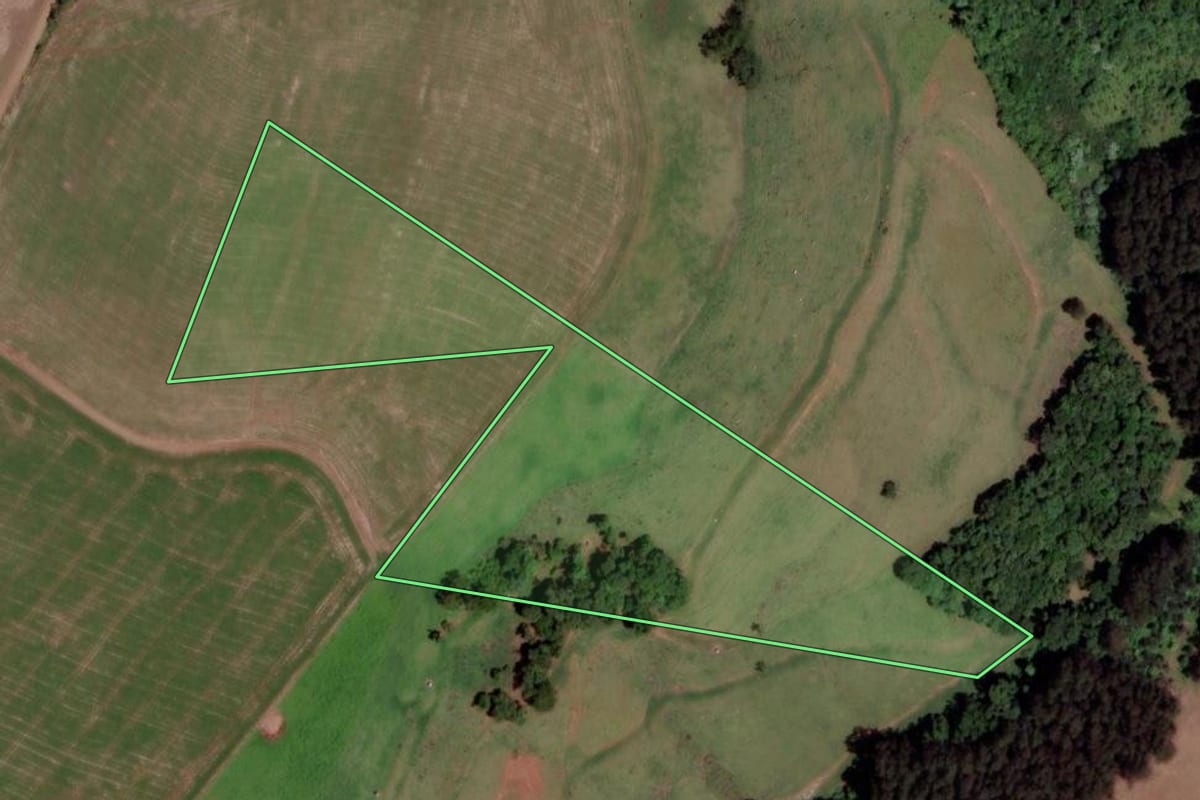 Imagem de satélite do imóvel rural em Xanxerê (SC), com o contorno declarado no CAR desenhado por cima.