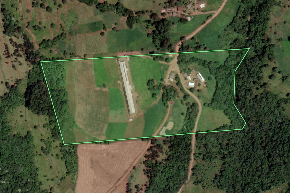 Imagem de satélite do imóvel rural em Xanxerê (SC), com o contorno declarado no CAR desenhado por cima.