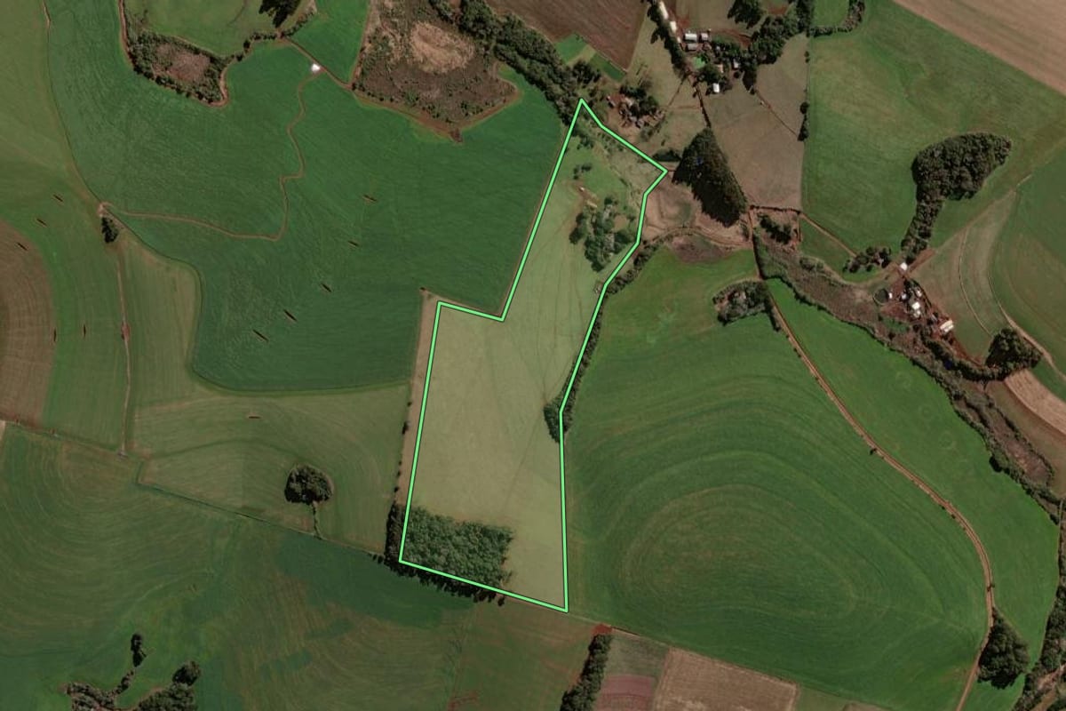 Imagem de satélite do imóvel rural em Xanxerê (SC), com o contorno declarado no CAR desenhado por cima.