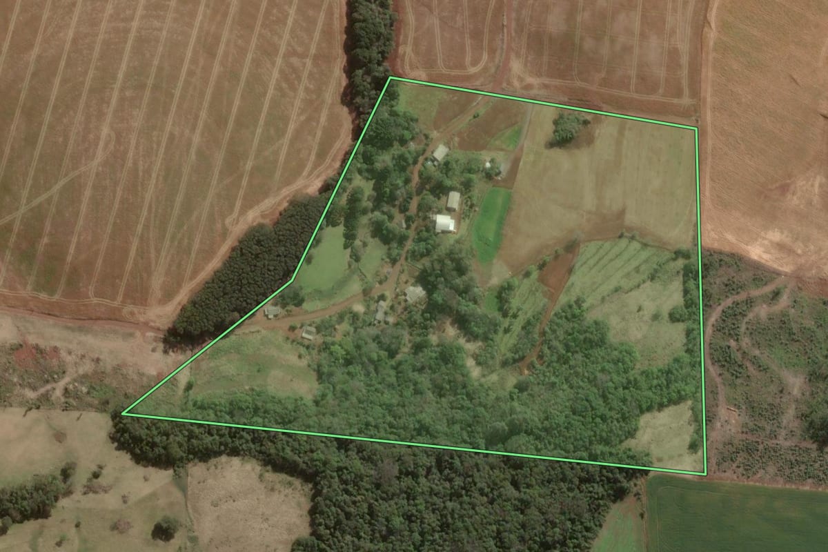 Imagem de satélite do imóvel rural em Xanxerê (SC), com o contorno declarado no CAR desenhado por cima.
